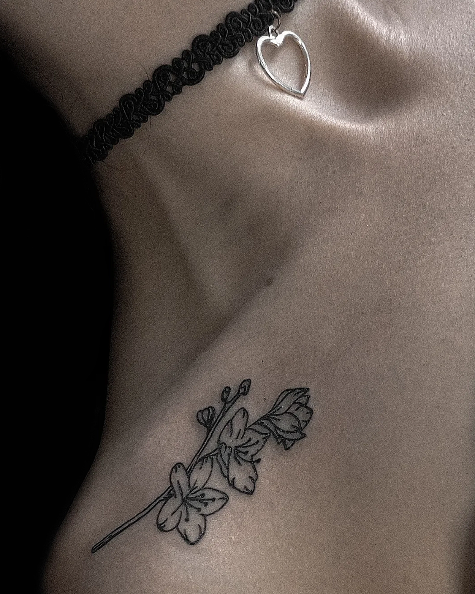 Tatuaje fine line sobre la piel